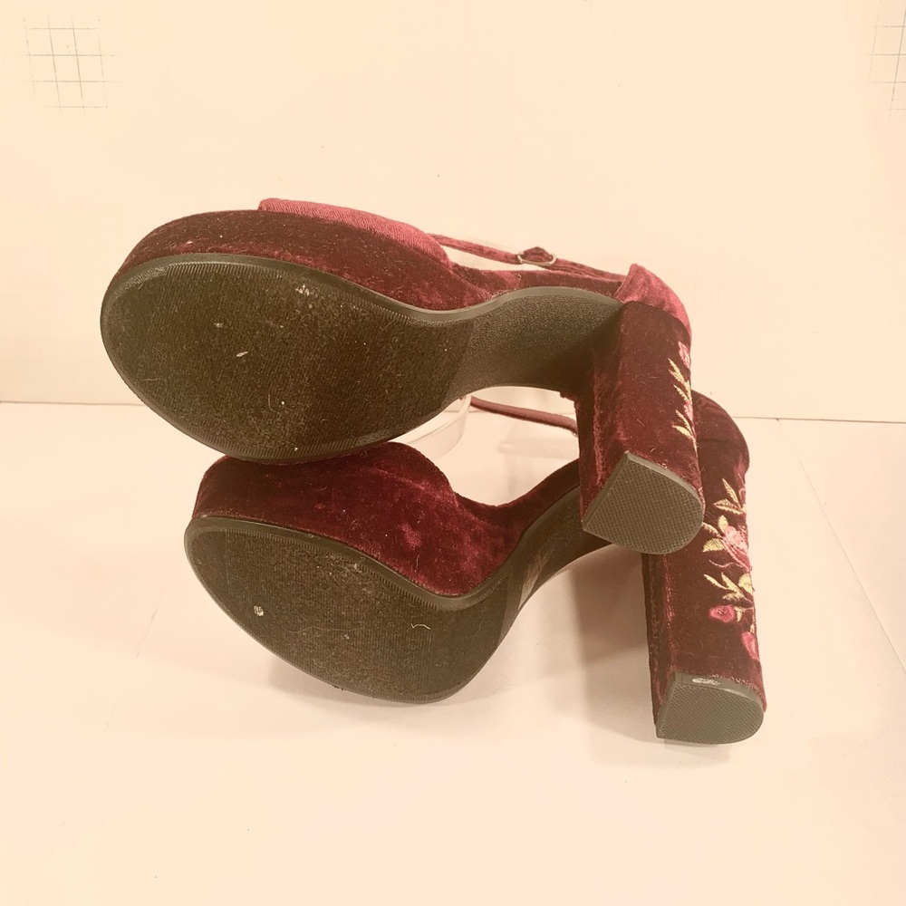 Chic Velvet Floral Embroidered Platform Heels - Picture 4 of 5
